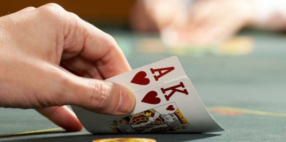 Khám Phá Ngay Cách Để Làm Một Hand Poker Chính Hiệu 2024